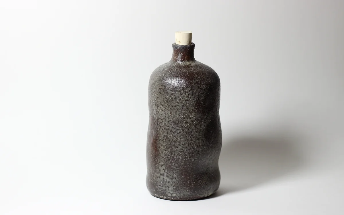 bouteille, grès noir, cendres de chêne | ø 9cm x h 18cm