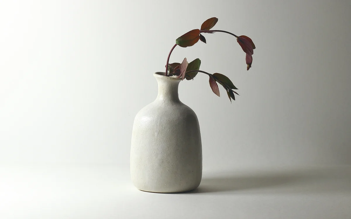 vase delta, émail de cendres | ø 9.5cm x h 14.5cm