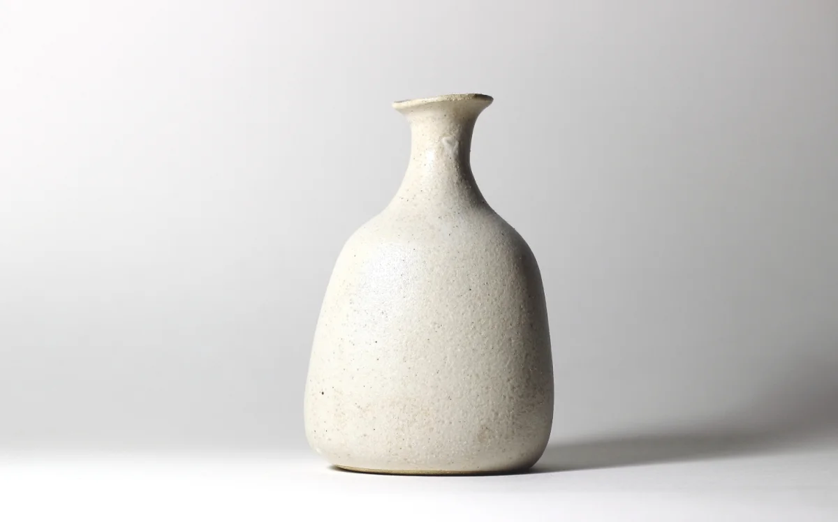 vase delta, émail de cendres sur grès blanc | ø 10cm x h 15cm
