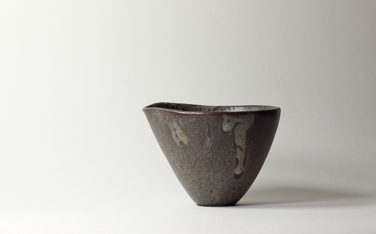 bol katakuchi, grès noir, émaux de cendres | ø 12cm x h 8cm