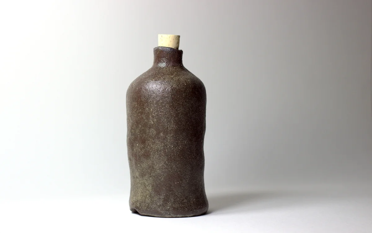 bouteille, grès noir, émaux de cendres | ø 9cm x h 19cm
