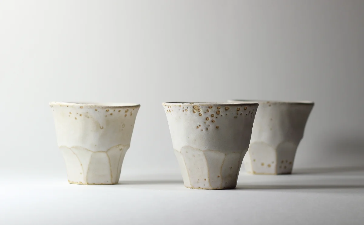 tasses facettes, émaux de grès | ø 9cm x h 8.5cm