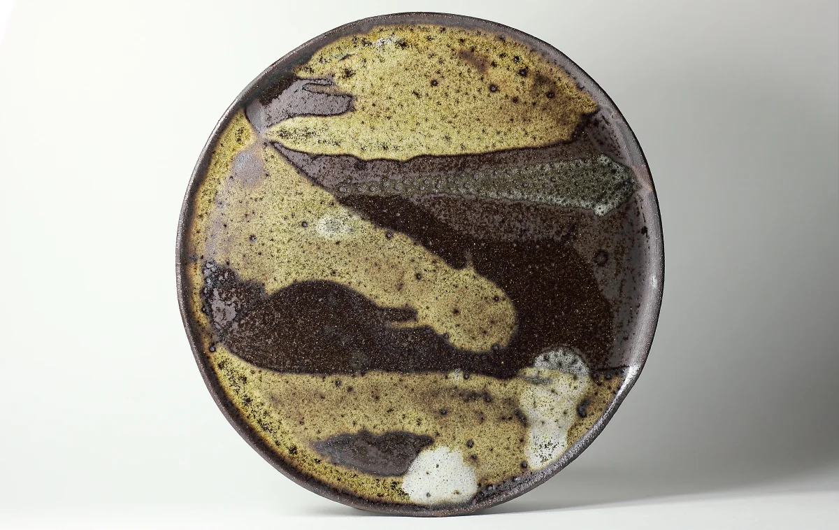 Plat, émaux de grès et de cendres | ø 22cm x h 1cm