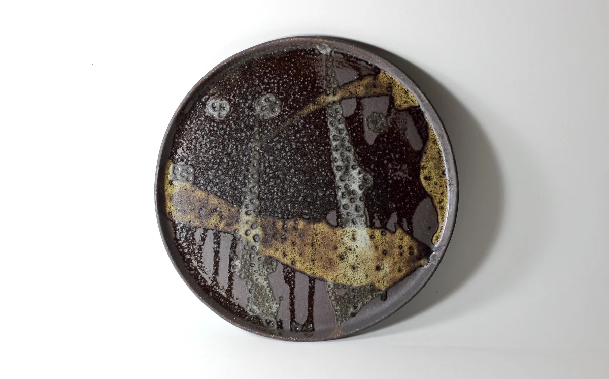 Plat, émaux de grès et de cendres | ø 27cm x h 1.5cm