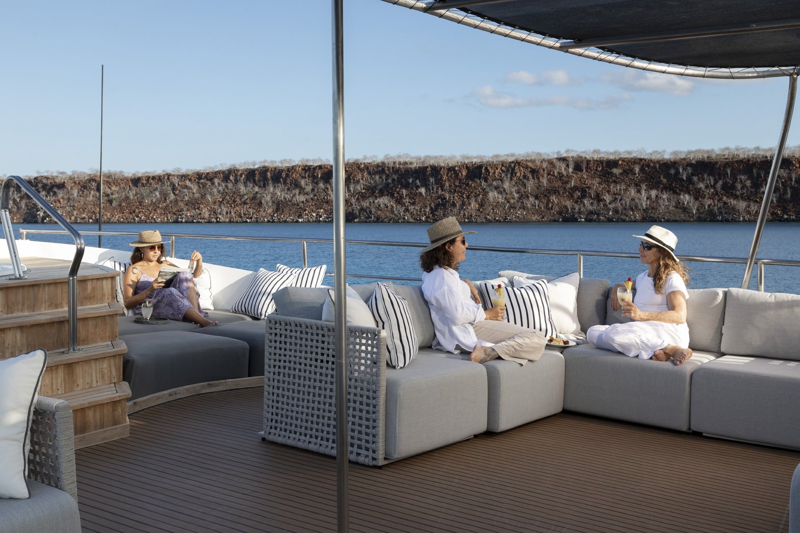sundeck-socializing2.jpg
