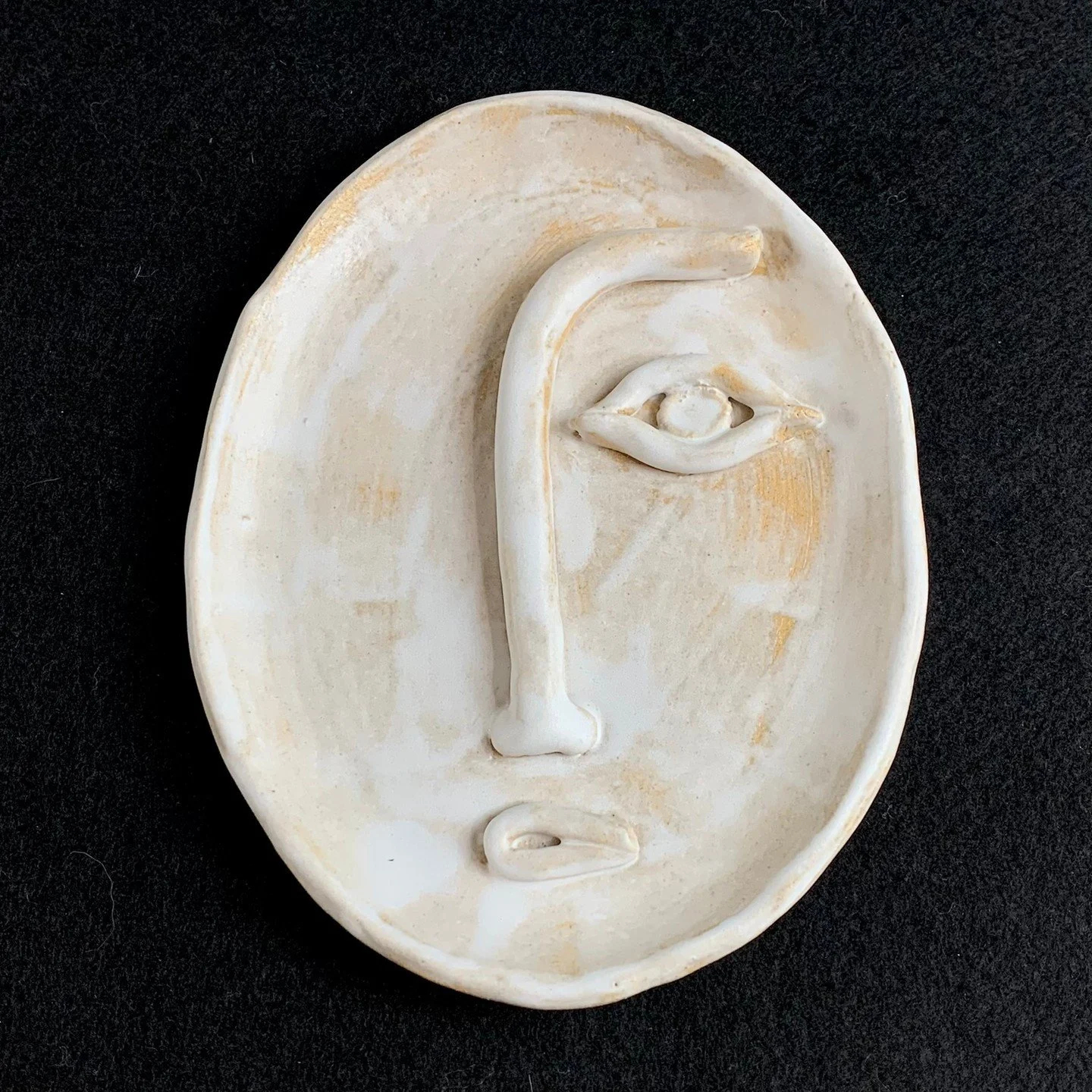 🇬🇧 Picasso plate created by Riana...
.
🇪🇸 Plato Picasso creado por Riana...
.⁠⁠
.⁠⁠
.⁠⁠
.⁠⁠
.⁠⁠
#soulclayspain #pottery #creative #potterylessons #potteryclass #potteryclasses #workshop #potteryworkshop #potteryexperience #potterystudio #artstudi