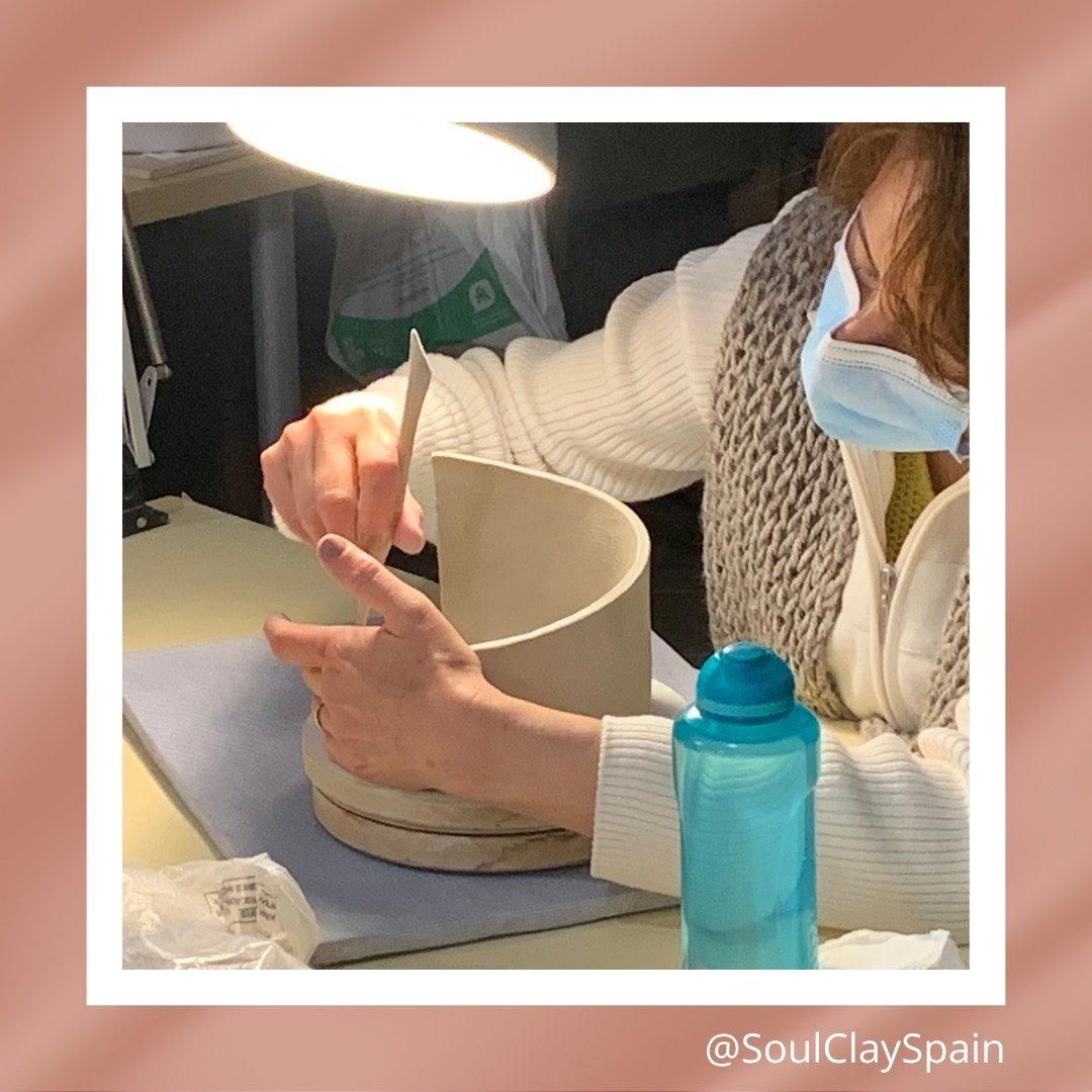 🇬🇧 Shaping a candle holder...
.
🇪🇸 Dando forma a un candelabro...
.⁠⁠
.⁠⁠
.⁠⁠
.⁠⁠
.⁠⁠
#soulclayspain #pottery #creative #potterylessons #potteryclass #potteryclasses #workshop #potteryworkshop #potteryexperience #potterystudio #artstudio #clay #c