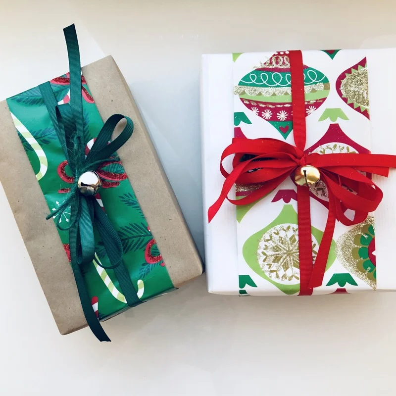 Siena’s “runners” around base gift wrap.