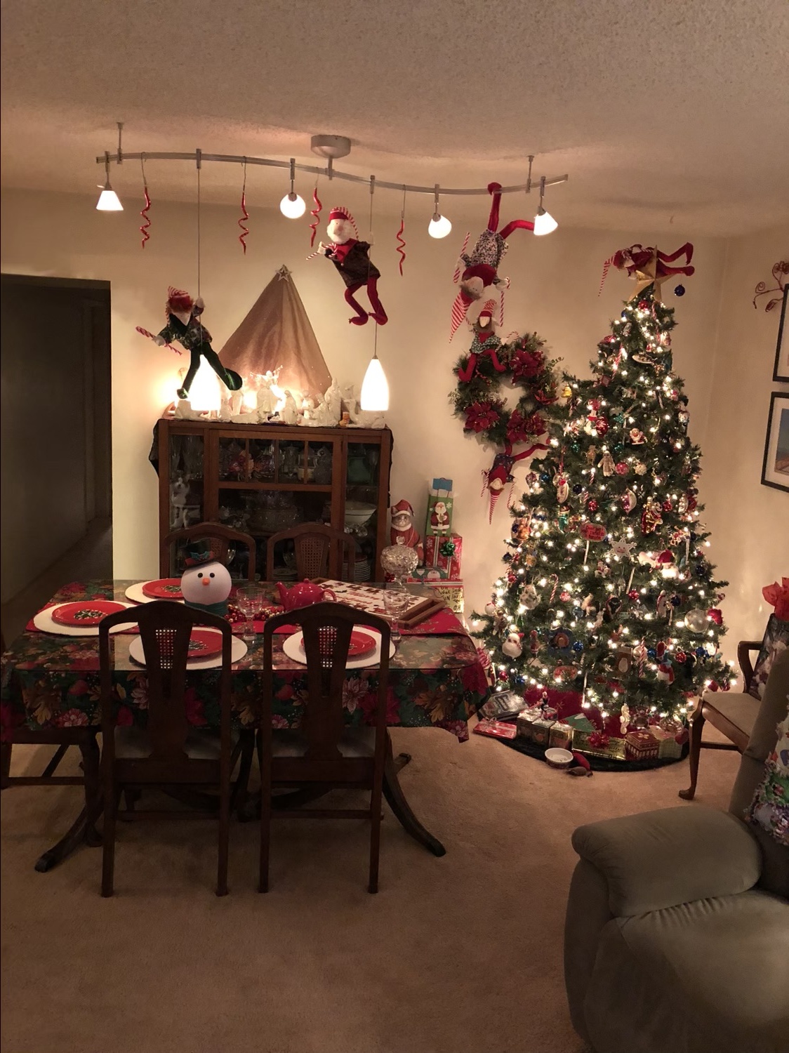  trapeze elves guard the holiday table 