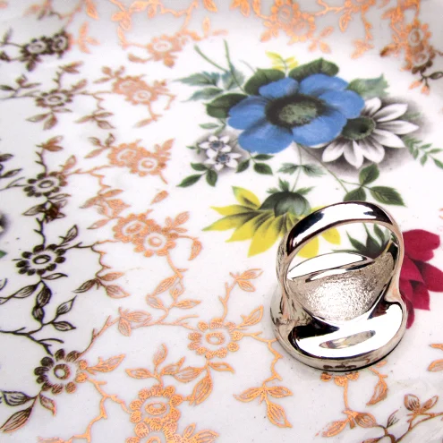 Rose-in-plate.jpg