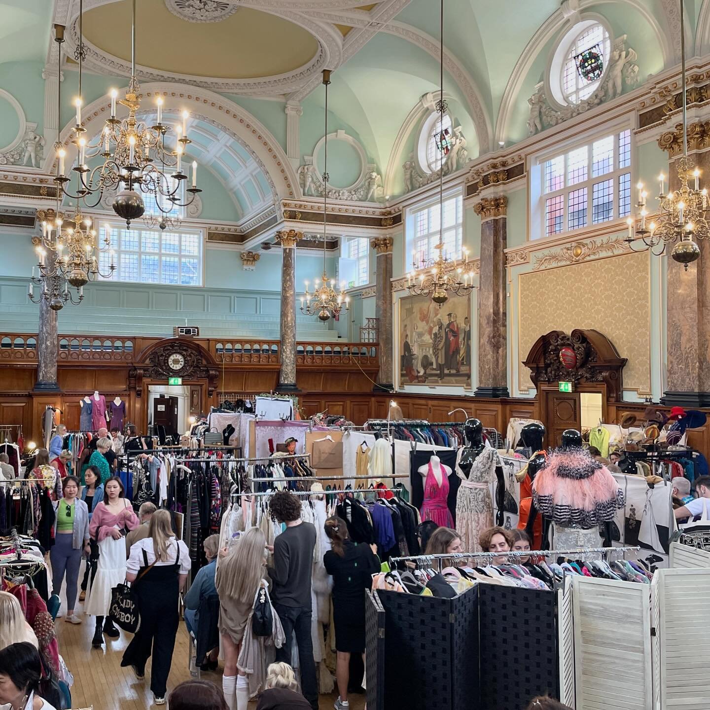 T O M O R R O W ⚡️Frock Me! Vintage Fair returns to Chelsea Old Town Hall, King&rsquo;s Road 11am ~ 5.30pm

60+ leading exhibitors of antique and vintage fashion at London&rsquo;s original vintage fair, established since the late 1990s✨

Limited rese