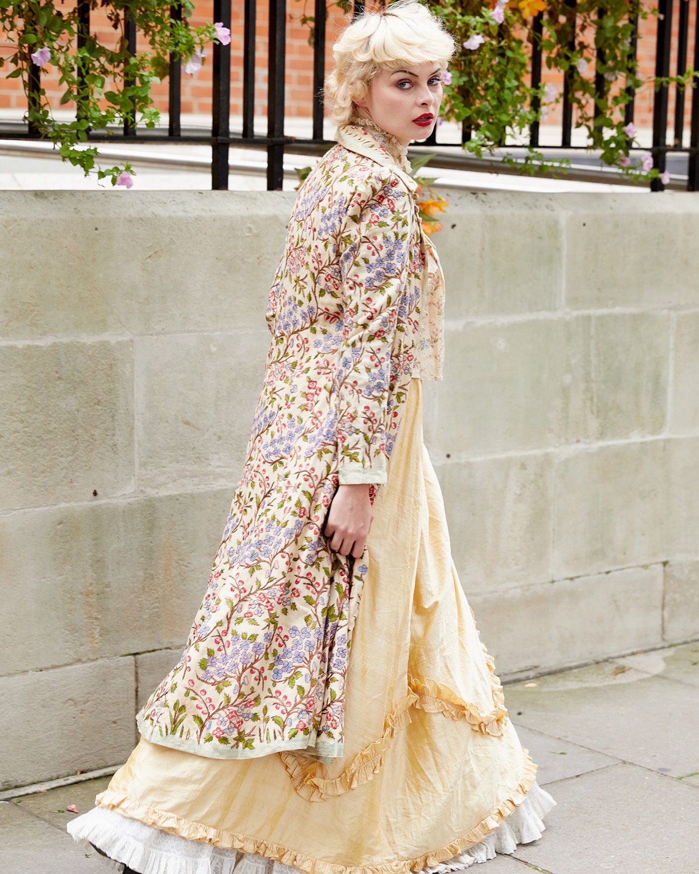 THIS SUNDAY 🌿🌳 2 days until Frock Me! Vintage Fair at The Royal Horticultural Halls in central London | 80 leading exhibitors in central London with the best in vintage and antique fashion, textiles and jewellery 

🎟️ Book advance tickets below
Ti