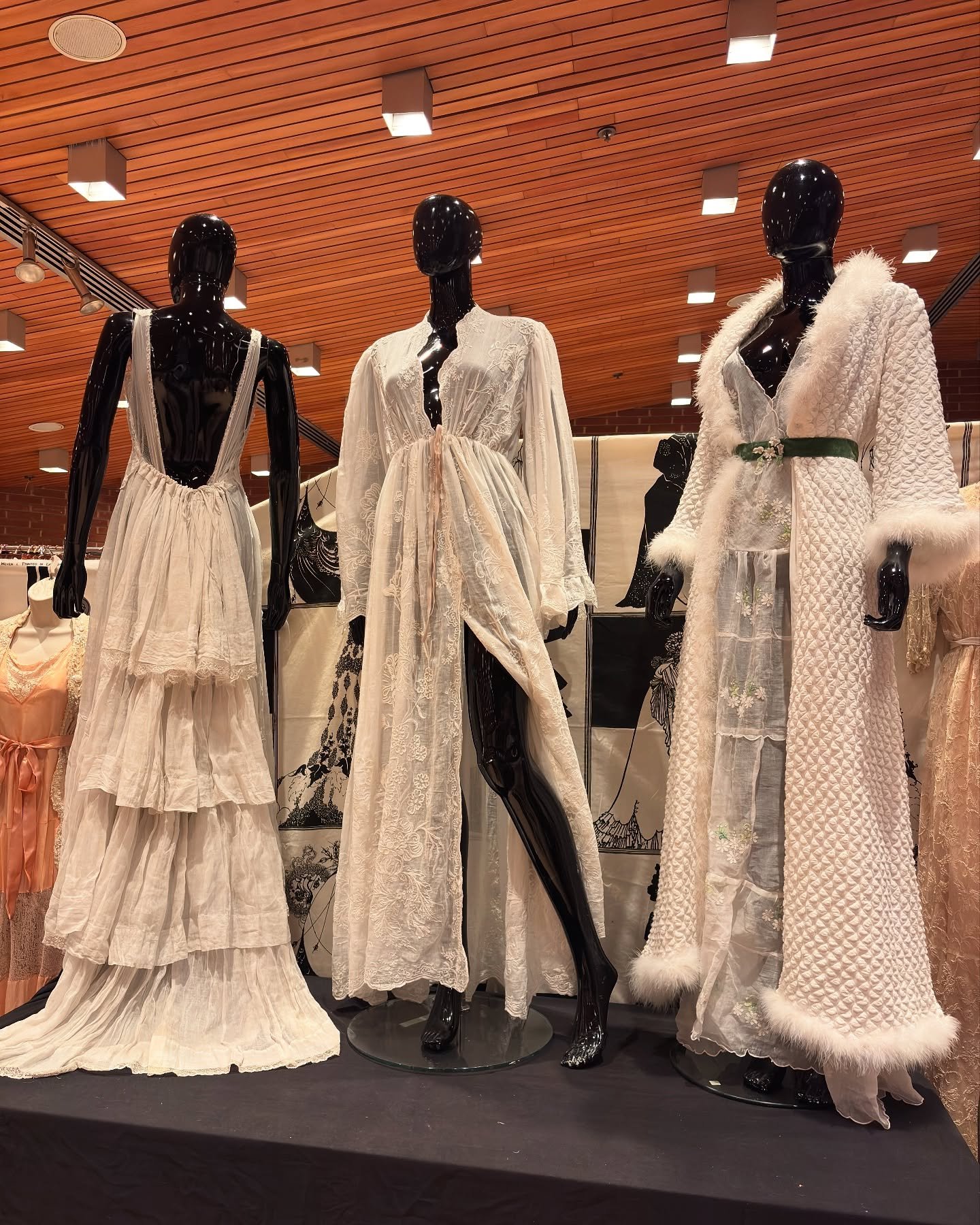OPEN for our summer vintage fair! ✨ Cool for shopping today at Kensington Town Hall, so much great vintage here today until 5.30pm 

#vintagefair #frockmevintagefair #london