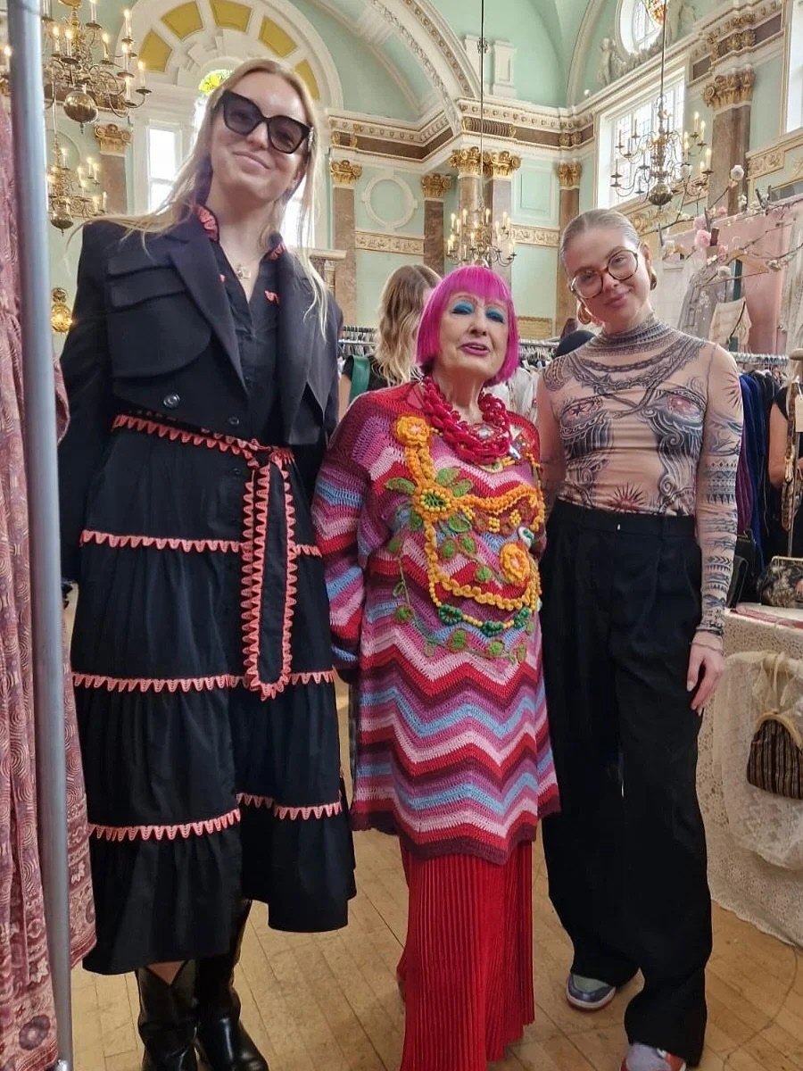 Throwing it back to last September at Chelsea when Dame @zandra_rhodes_ visited us 🌈 

In just 2 weeks we will be back for the start of our autumn vintage fairs Sunday 21st September at Chelsea Old Town Hall ✨ Limited 11am entry tickets remaining, b