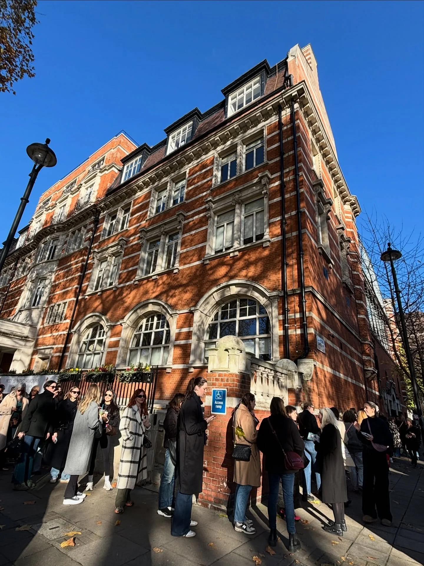 2 WEEKS ⚡️ FROCK ME! VICTORIA Sunday 16th November | 80 leading exhibitors of antique &amp; vintage fashion, textiles and jewellery at the incredible Lindley Hall, Royal Horticultural Halls in central London

🎟️ Book now &gt;&gt;&gt; https://FrockMe