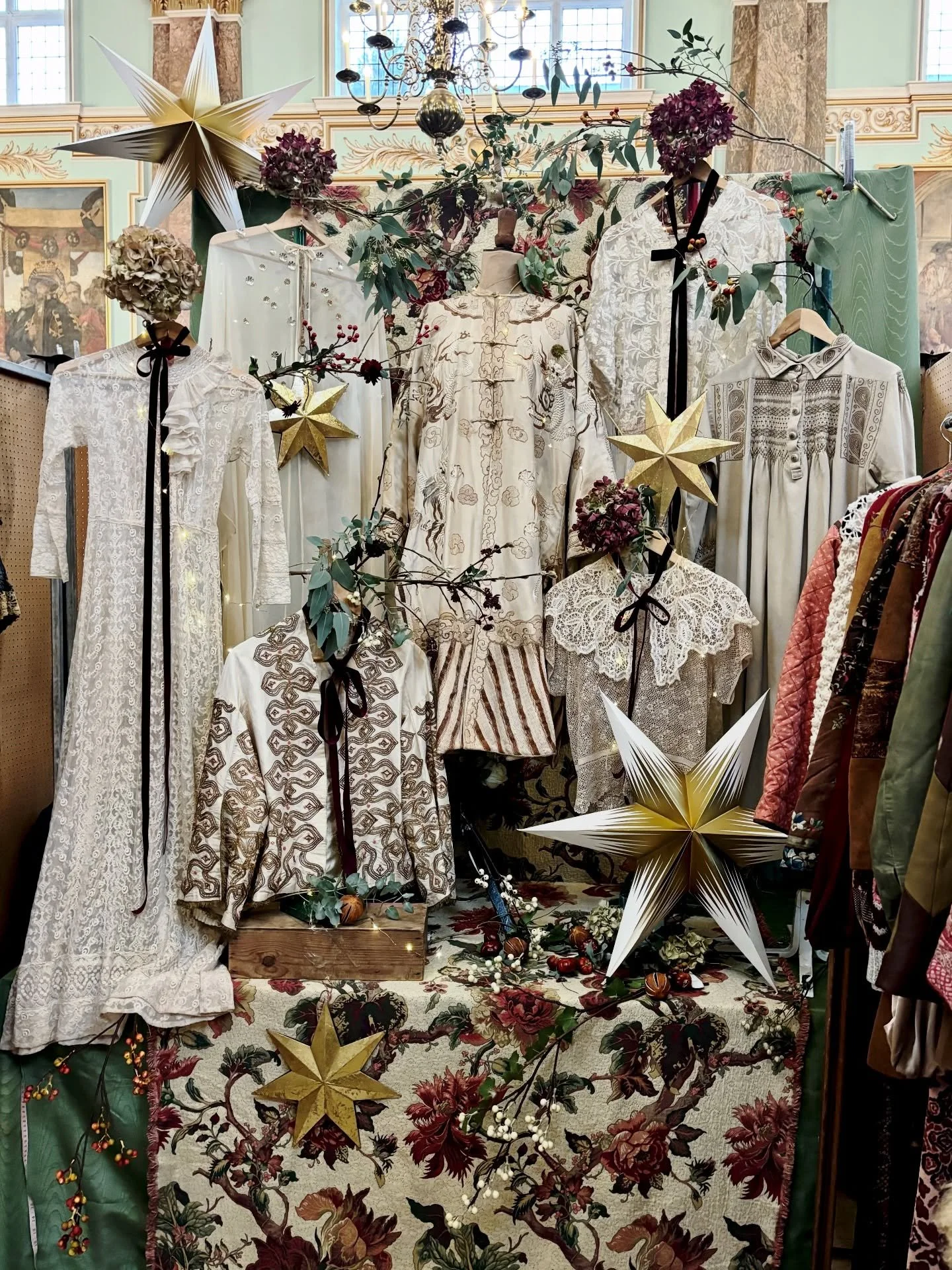 2 WEEKS 💫 A festive Frock Me! Vintage Fair at Chelsea Old Town Hall SUNDAY 7TH DECEMBER 
11am - 5.30pm
&pound;7 entry, &pound;5 student entry from noon 
🎫 https://FMDec2025.eventbrite.co.uk
🚇 Sloane Square/ South Kensington 

#frockmevintagefair #