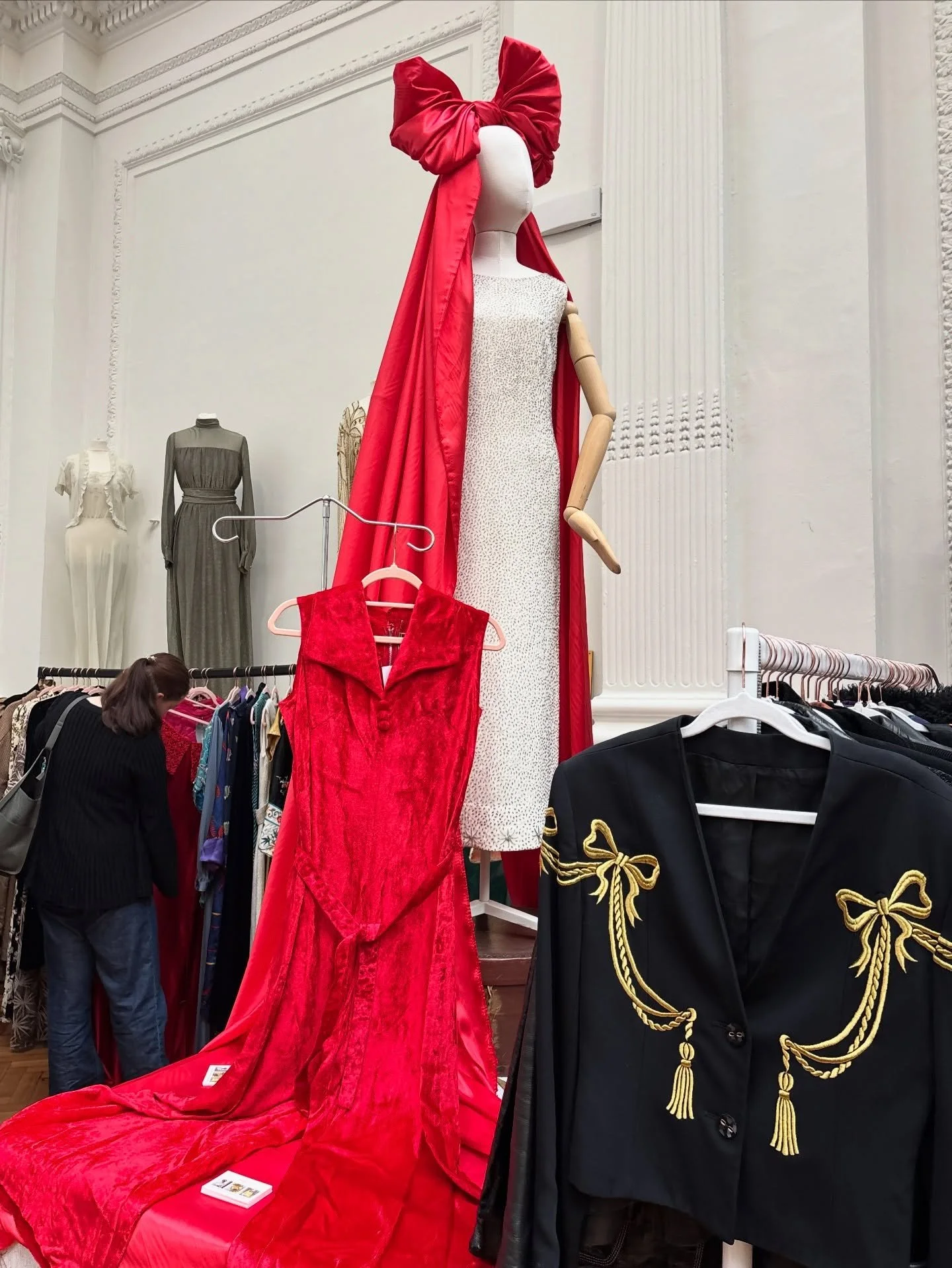 Wrapped up 🎁 at Frock Me! Victoria a few weeks back with displays from @ashwellandco and @areyouwearingthat ✨