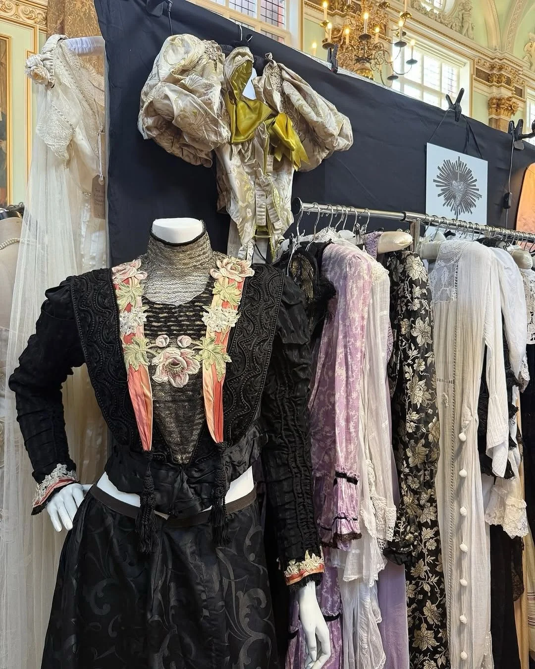 This time next week&hellip; last chance to find the best antique and vintage fashion at Frock Me! Chelsea Old Town Hall | 60+ leading exhibitors on the King&rsquo;s Rd 🕊️

Book ahead 🎫 https://FMDec2025.eventbrite.co.uk

Frock Me! Vintage Fair
Chel