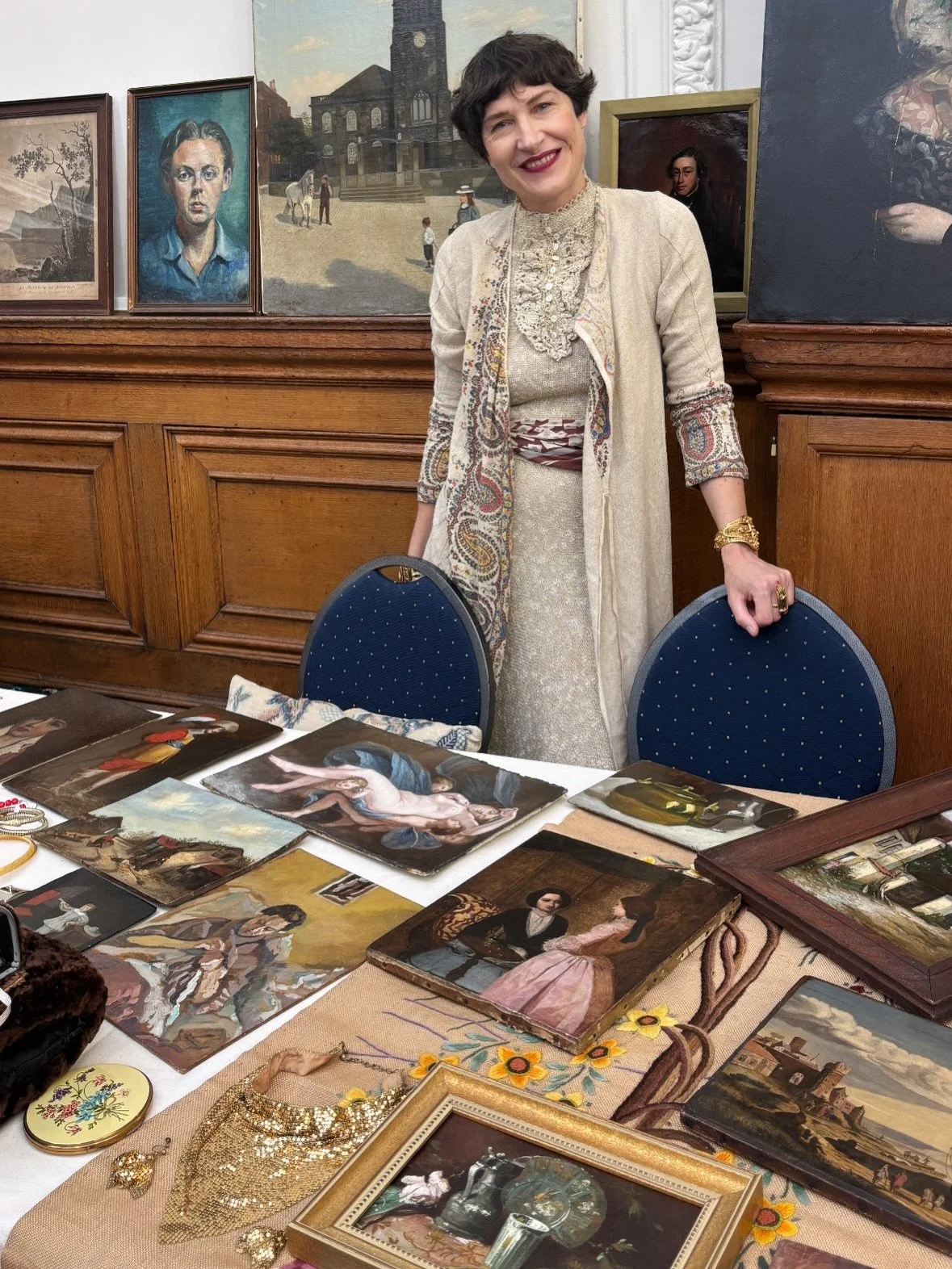 Sunday antiques fair ~ this weekend we&rsquo;ll be running our sister antiques fair @adamsantiquesfairs at The Royal Horticultural Halls 🌙✨

All details @adamsantiquesfairs 
14th December | 10am - 4.30pm
&pound;6 entry (&pound;4 student entry)
📍Roy