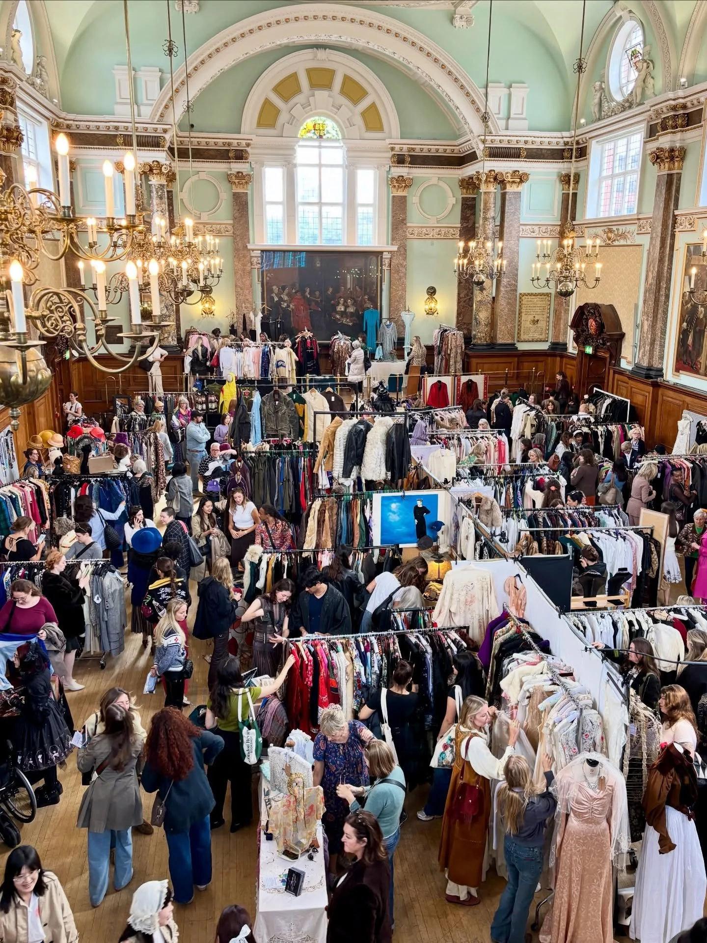 1st February coming up soon&hellip; have missed the thrill of a busy morning at Frock Me! Chelsea Old Town Hall 💥
Over 60 of the best dealers in antique and vintage fashion will be joining us, book tickets in advance for earlier entry times 🎟️ http