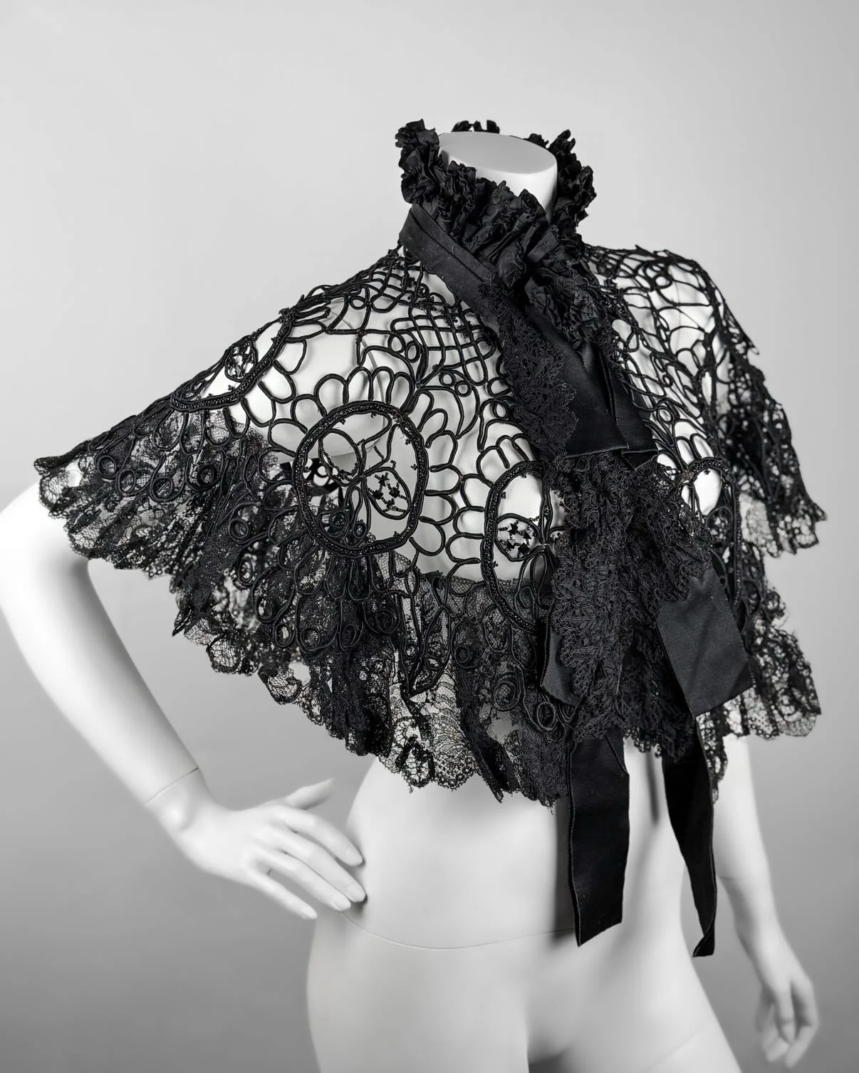 Incredible previews from @rebeccalsweeting who&rsquo;ll be joining us at Chelsea Old Town Hall 1st February ✨
Discover the best in antique and vintage fashion at London&rsquo;s original vintage fair, established for almost 30 years. Book tickets in a