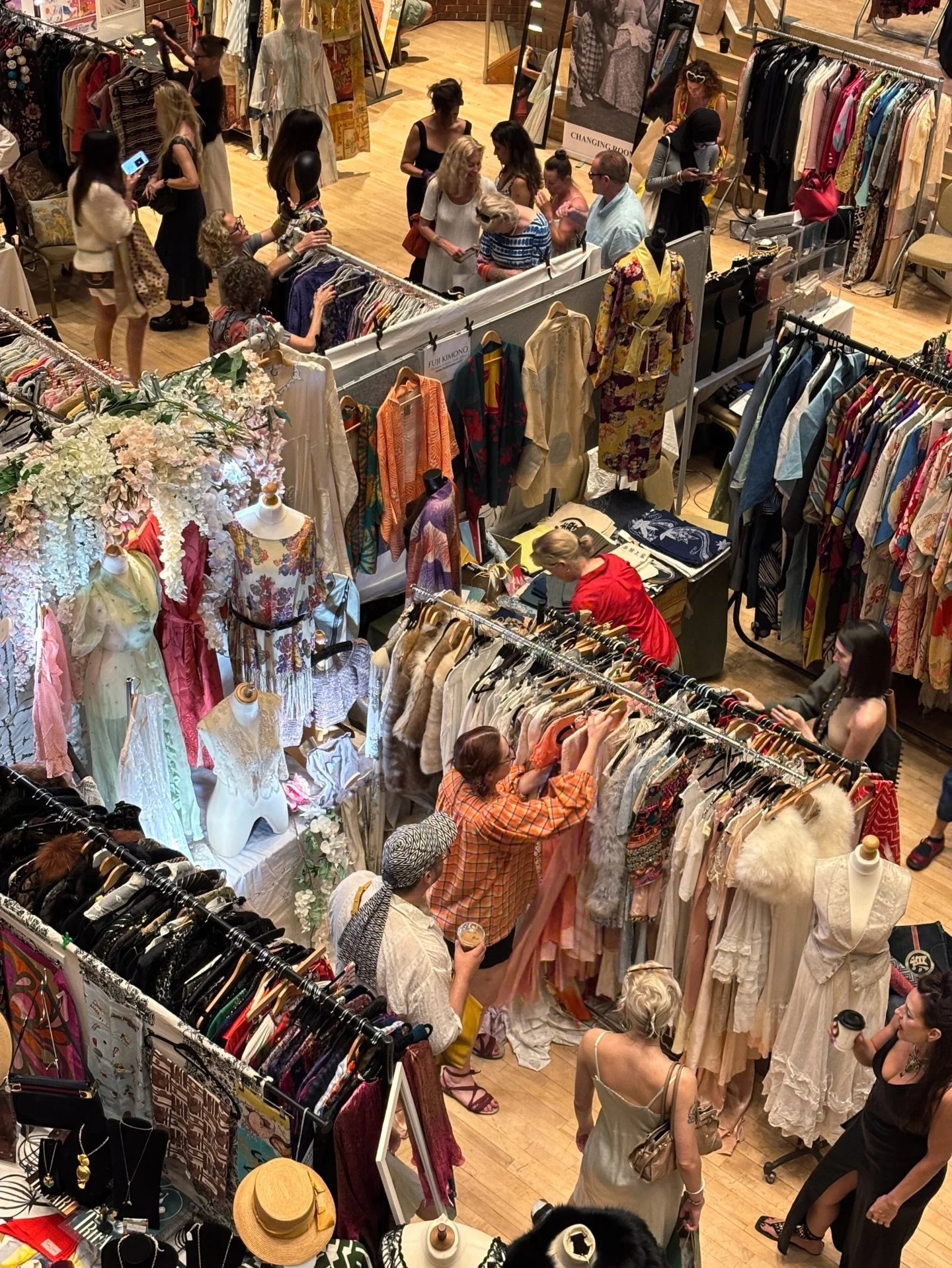 NEXT WEEKEND ✨ Back in Kensington with the largest of our vintage fairs with over 100 leading exhibitors joining us ✨

&bull; Frock Me! Vintage Fair&bull;
SUNDAY 1ST MARCH
📍Kensington Town Hall Hornton St W8 7NX
Open from 11am - 5.30pm 
&pound;8 ent