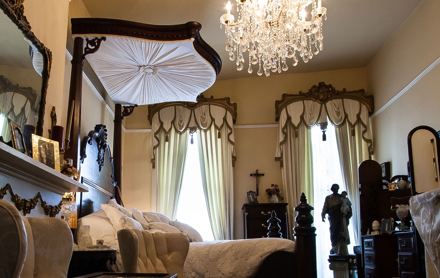 Bed Canopy & Drapes with Cornice