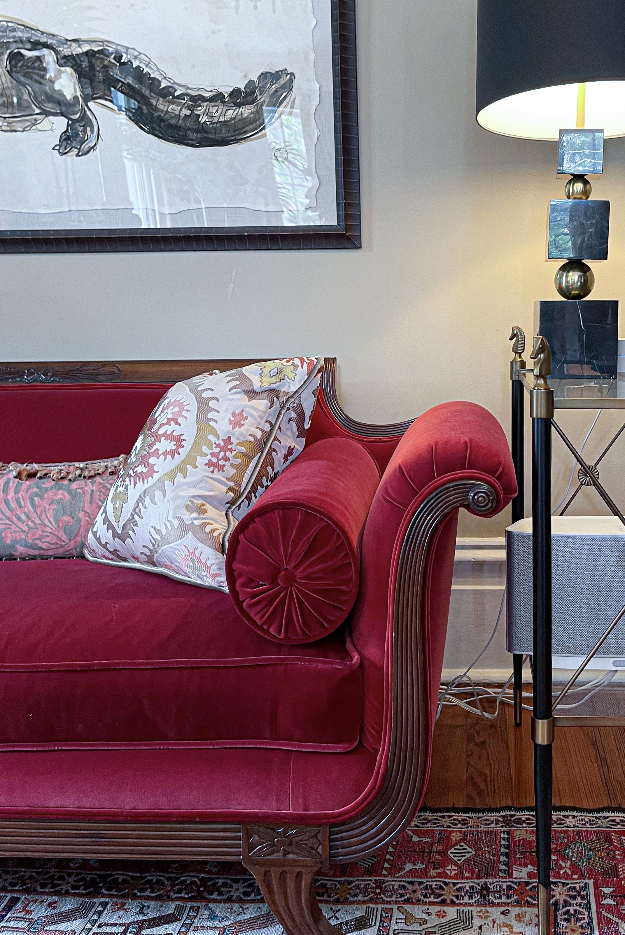 Living room mixed cushions and pillows 