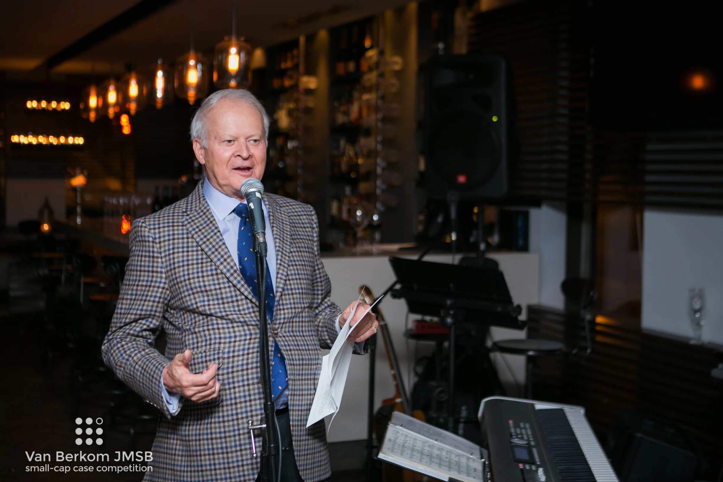 Day 2 Gala Dinner: Mr. van Berkom congratulates the teams