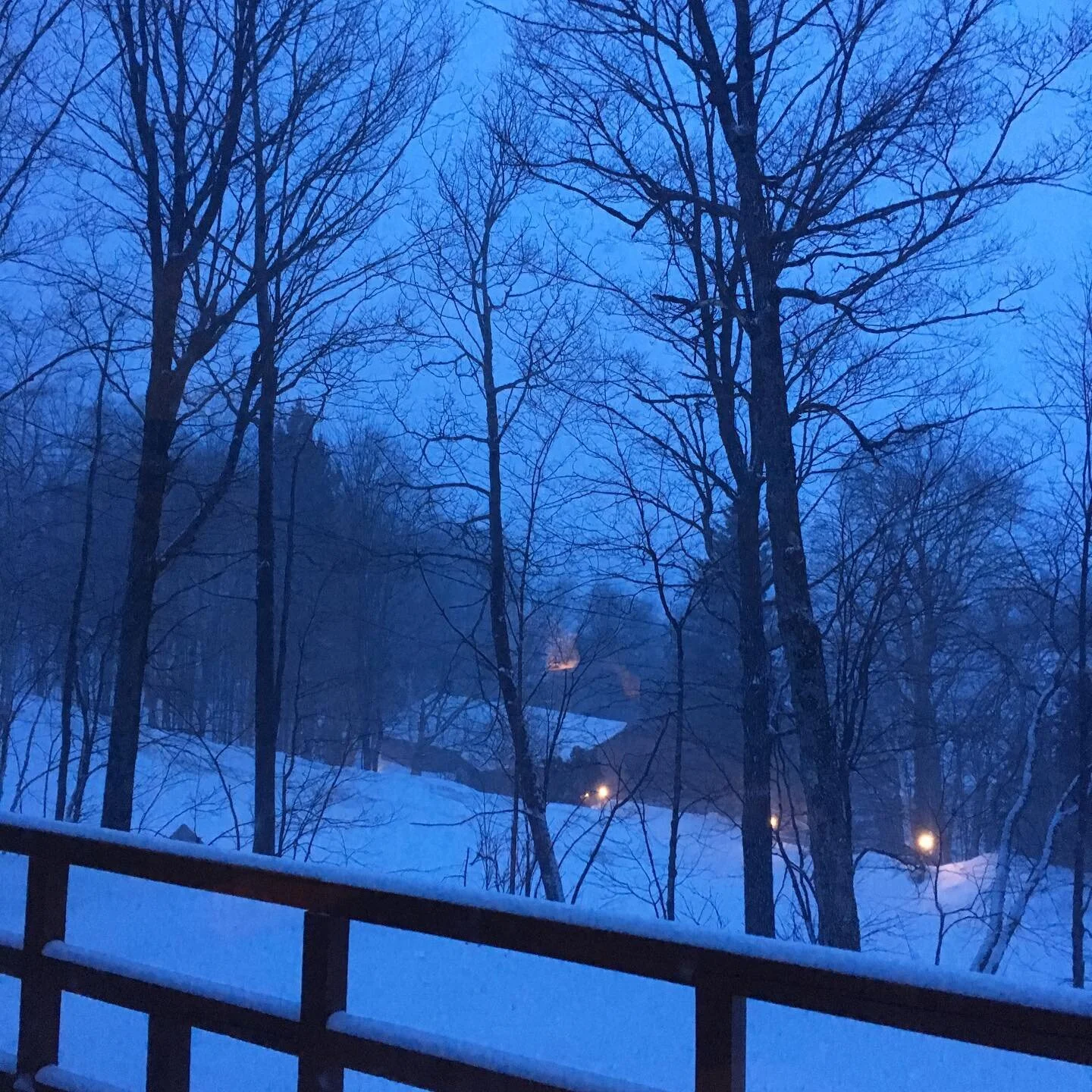 D’hier soir à ce matin. 
#notreterrain 
#laurentidesjetaime 
#laneige 
#snow