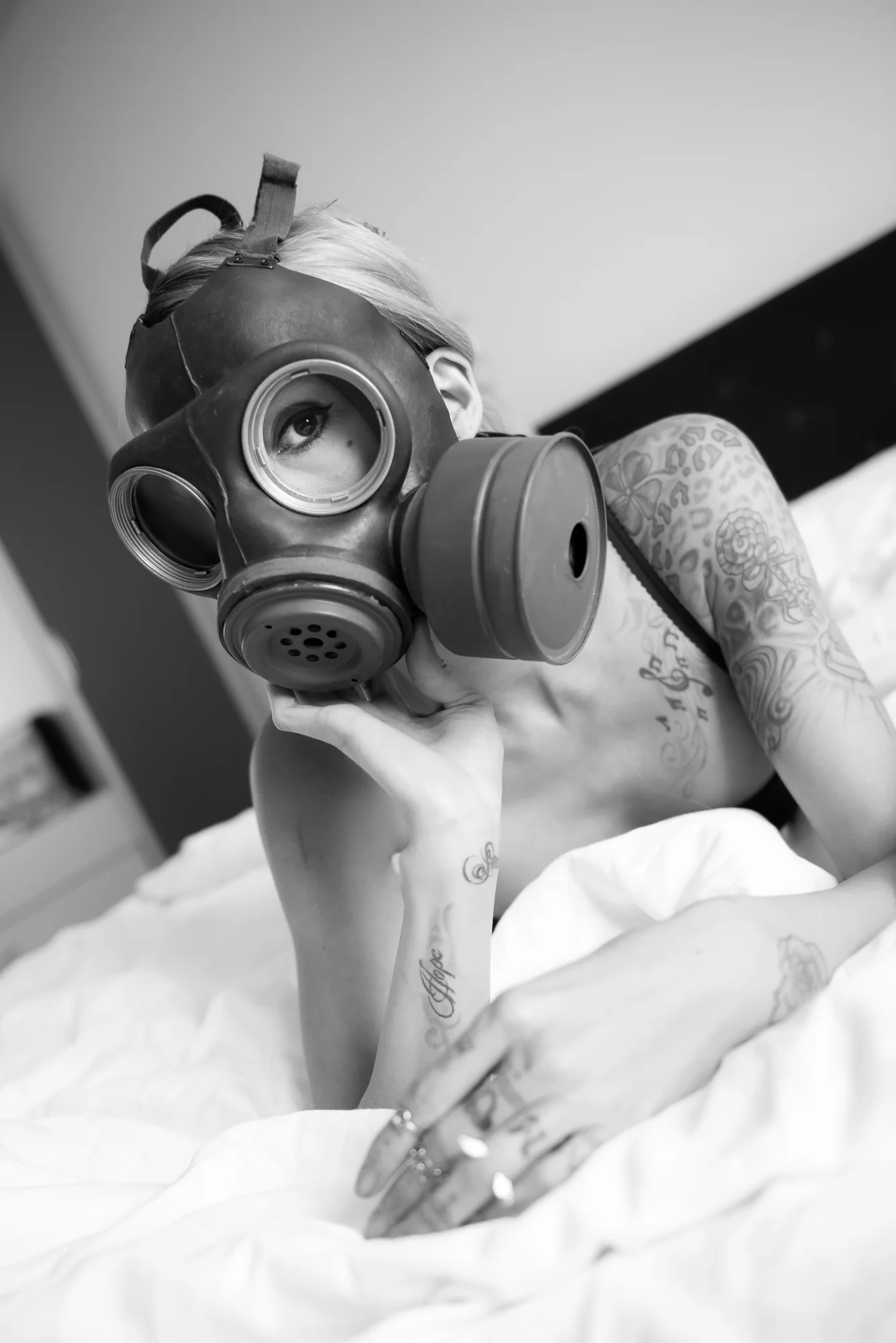 Reckless_Pictures_gasmask_lingerie_black_and_white_2.jpg