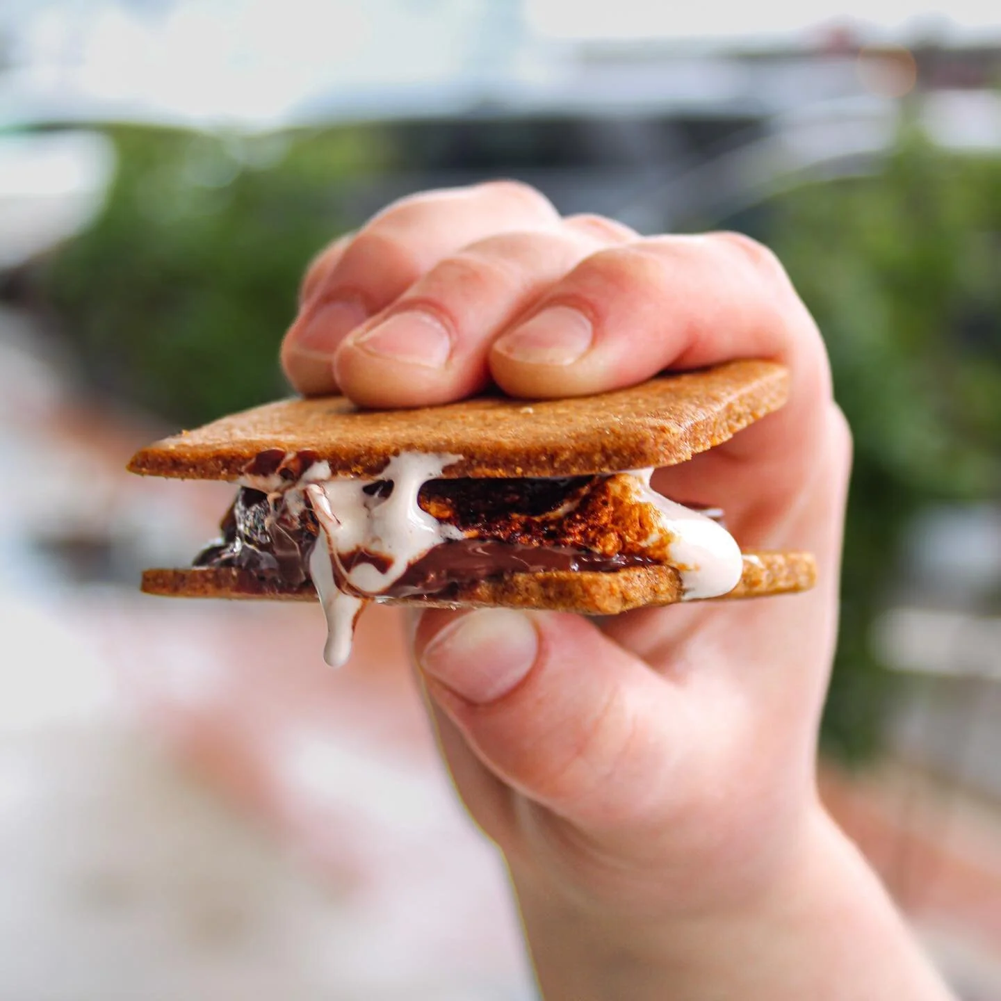 Is there anything better than S&rsquo;Mores by the campfire? 🔥

Get S&rsquo;MORE out of your next camping trip (or backyard bonfire) with a Loblolly S&rsquo;Mores Kit! 😋

Includes: 
&bull;4 House-Made Graham Crackers
&bull;2 @markhamandfitzchoc squ