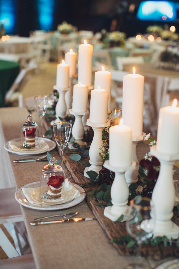 (Mini naked cakes with red ranunculus under a cloche dome) Maile Lani Photography