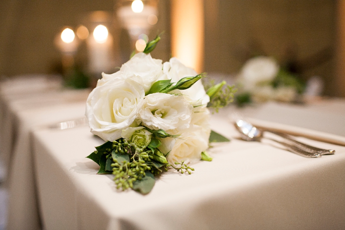 brides bouquet white.jpeg