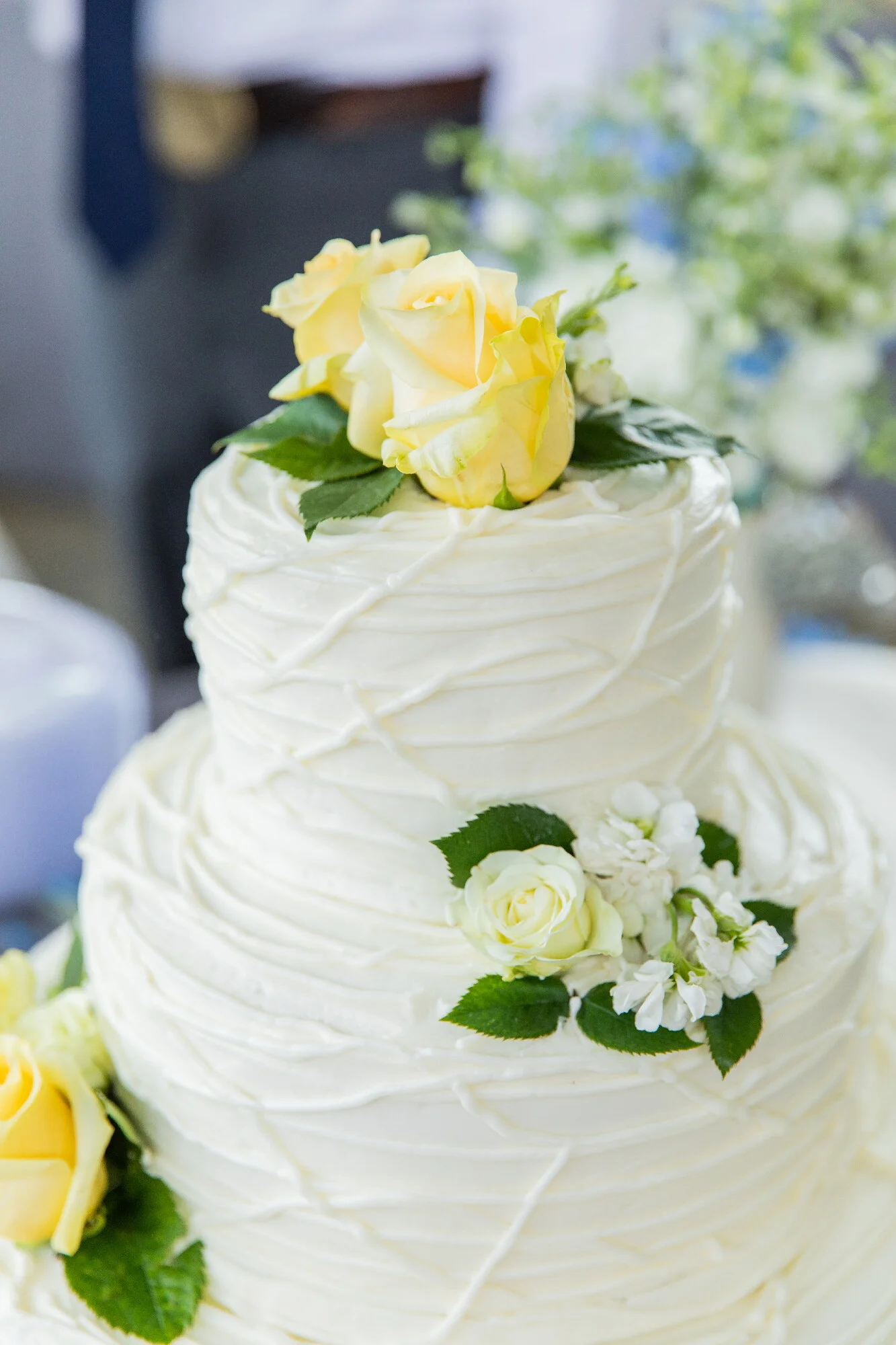 simple cake yellow roses(1).jpeg