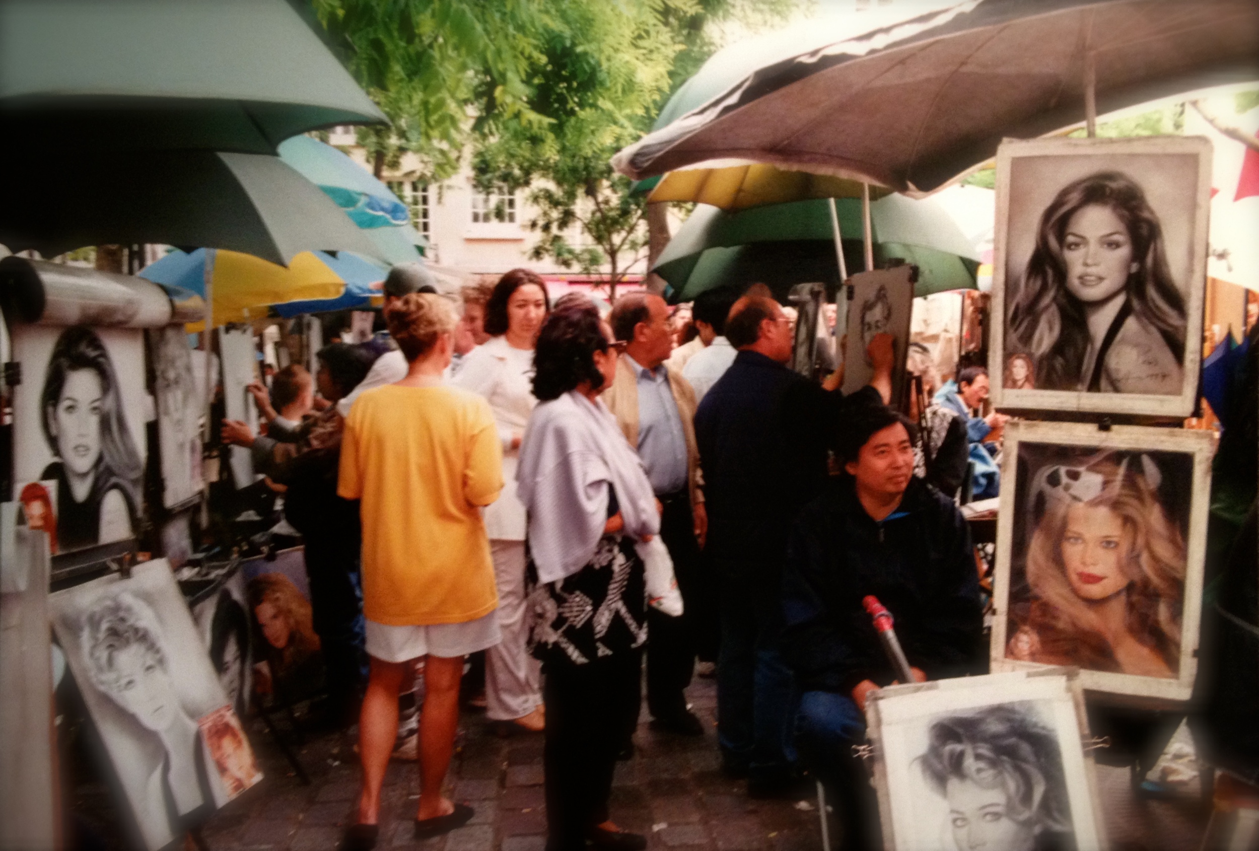 Street artists in my favorite place in Paris... Montmartre!