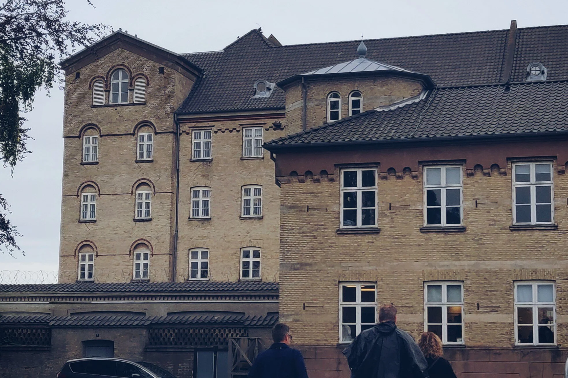 Ensimmäisen festivaalipäivän tapahtumapaikka Fængslet toimii nykyään vankilamuseona ja kulttuuritiloina.