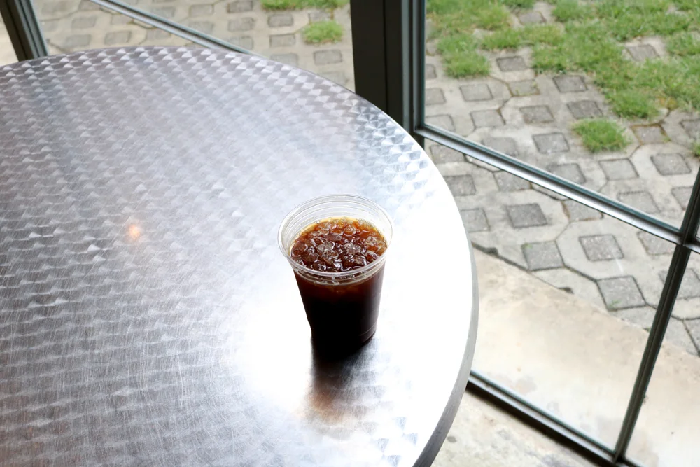 Late afternoon Iced Americano at Homespun Dia:Beacon café