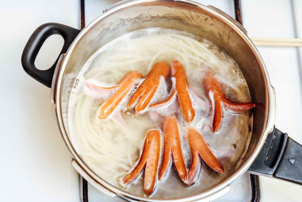 *Tip: Cook Sausages with spaghetti in boiling water till it is sufficiently cooked.