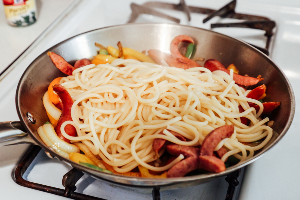 Add cooked spaghetti and stir-fry for a minute.