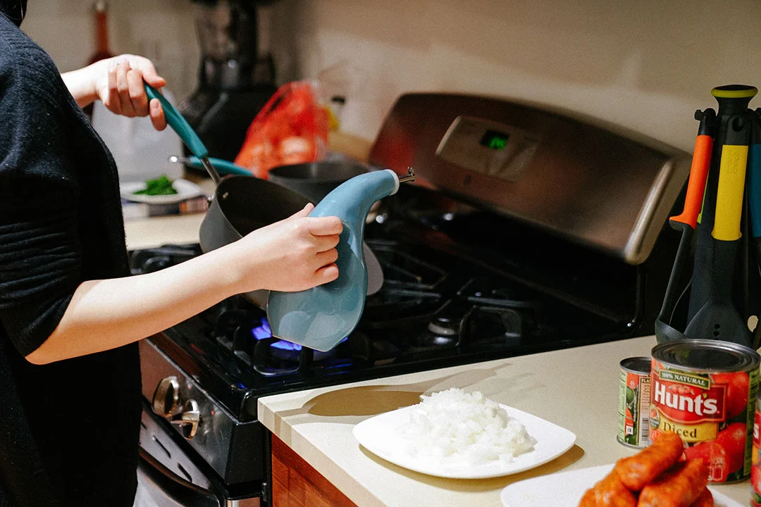 Oil the Pan while pre-heat.