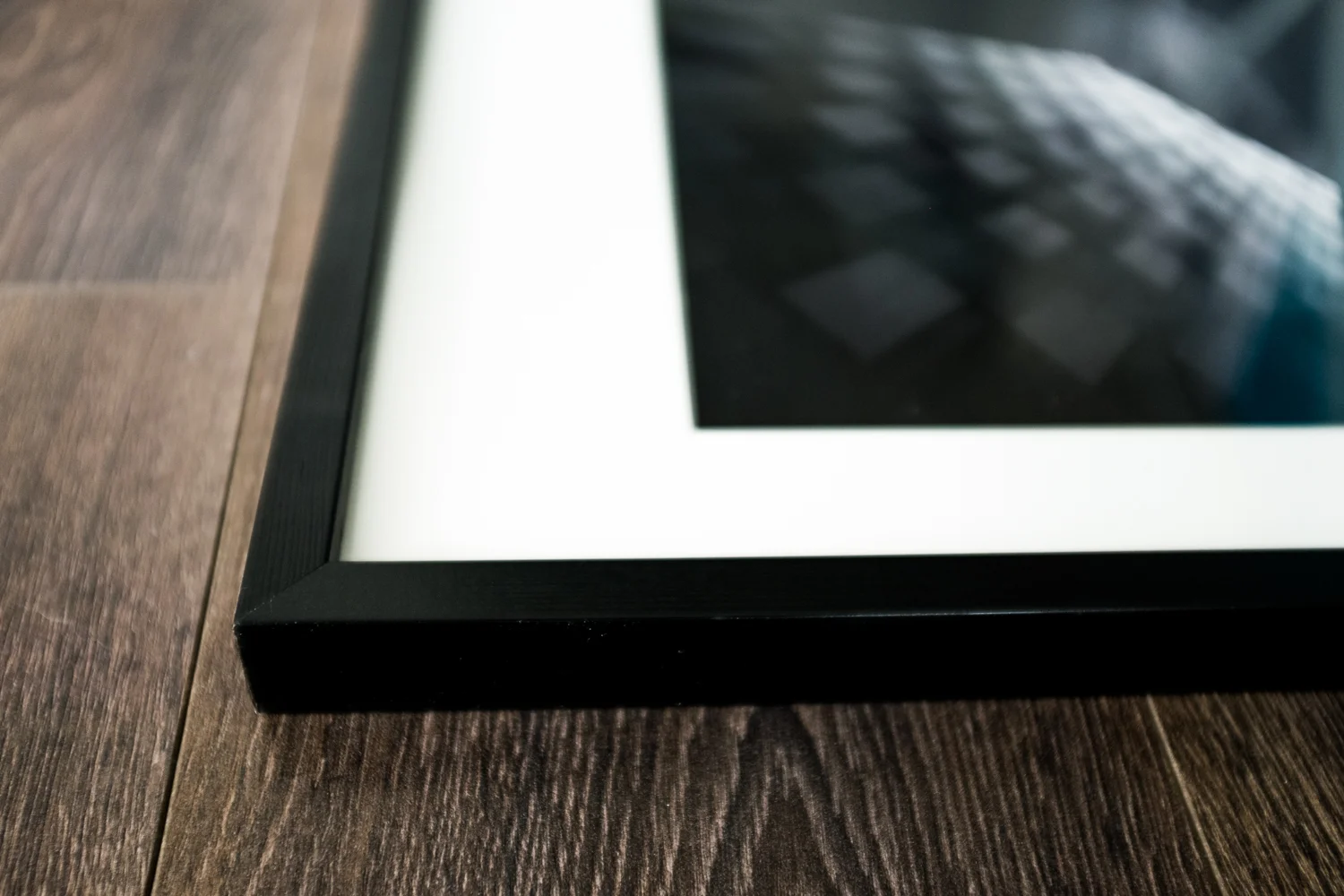 y - Black wood frame 40x60cm