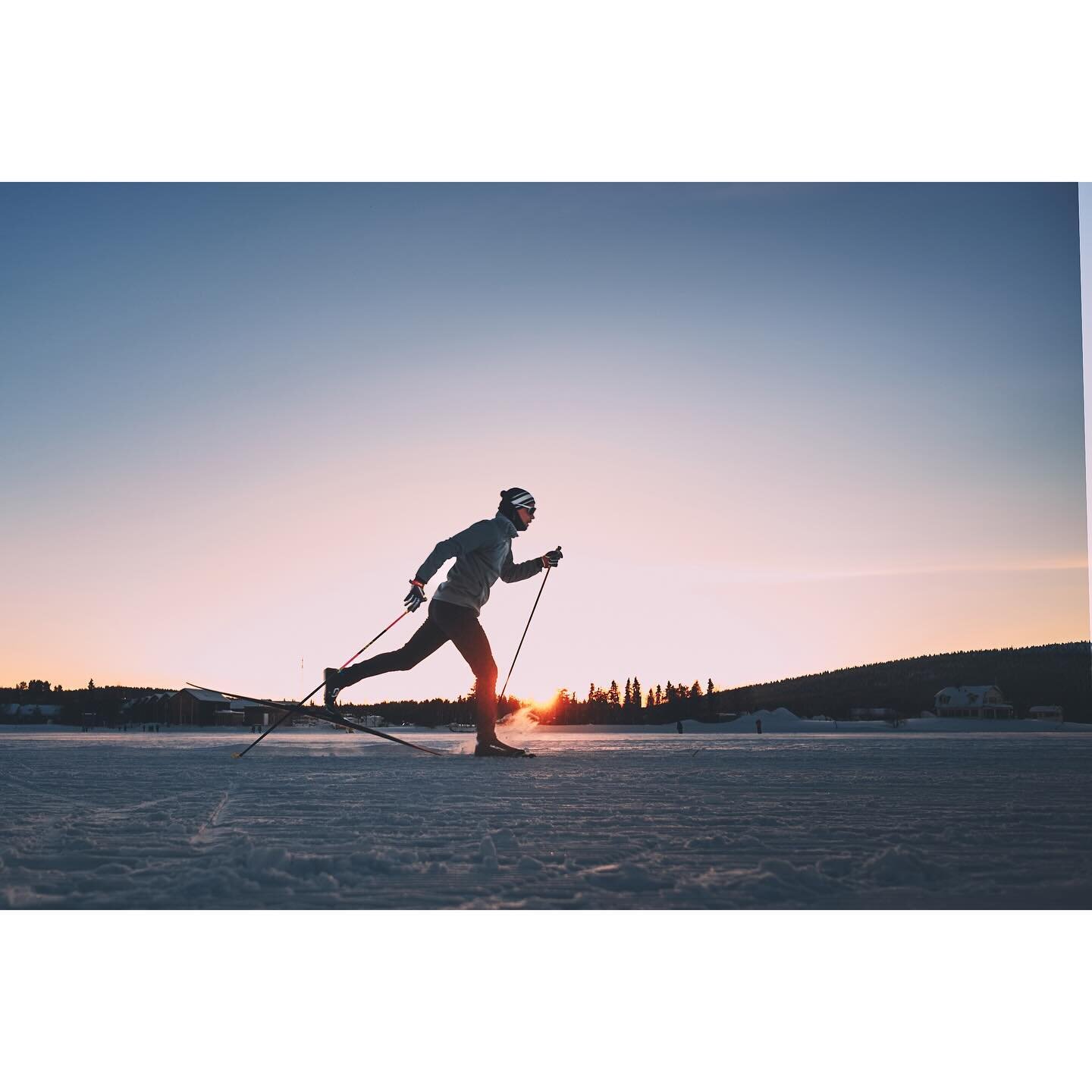 Sunset-Pertsa. 🌅
-
#nordicskiing #crosscountryskiing #xcskiing #hiihto #pertsa #yll&auml;sonykk&ouml;nen