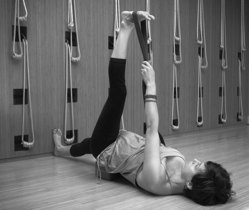 jen_handtofoot_hips_web.jpg