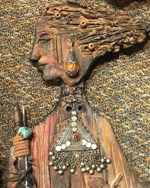 This is my most recent Curandero designed wearing beautiful jewels - she is a shaman, a spirit warrior, an earth goddess. Her beauty is in the eye of the beholder.
.
.
#shaman #shamanichealing #earthmother #curandero #guiance #protection #spiritguide