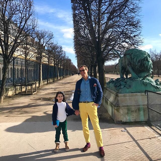 Weekend in Paris 🇫🇷...visiting the #museedesartsdecoratifs with my family! Uno de mis preferidos! Fant&aacute;stico 🌤🌳🖼 #antiques #chairs #louvre #louisxiv #louisxv #louisxvi 📸 @malu_edwards #parisfortheweekend ⛲️