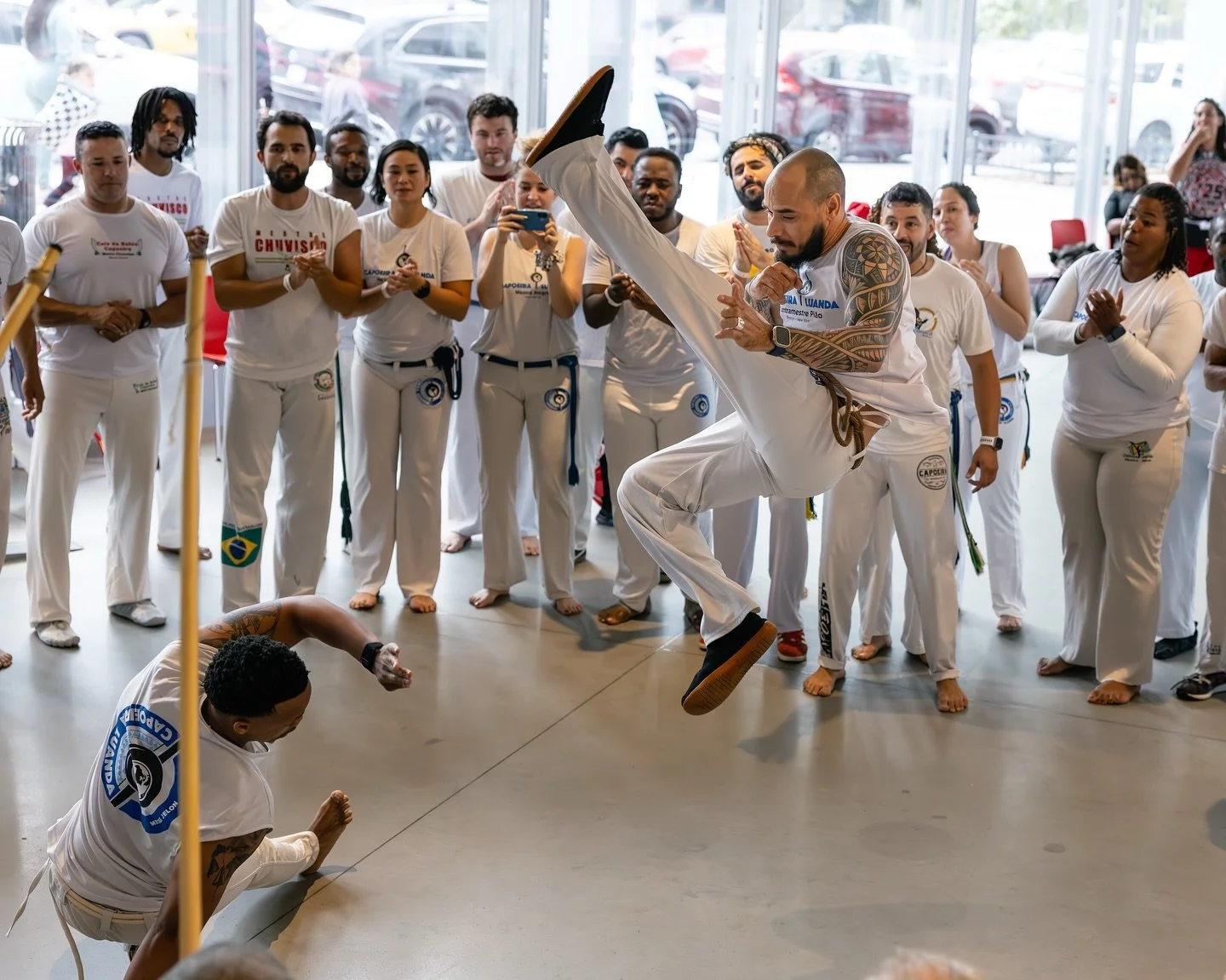 👊🏾Your limits are lies. Fly higher👊🏾

In the roda, we rise together

Photo by @alexgrodriguez4 Mestre Metido

In the voice Mestre Coreba @marcusmagalhaes_coreba