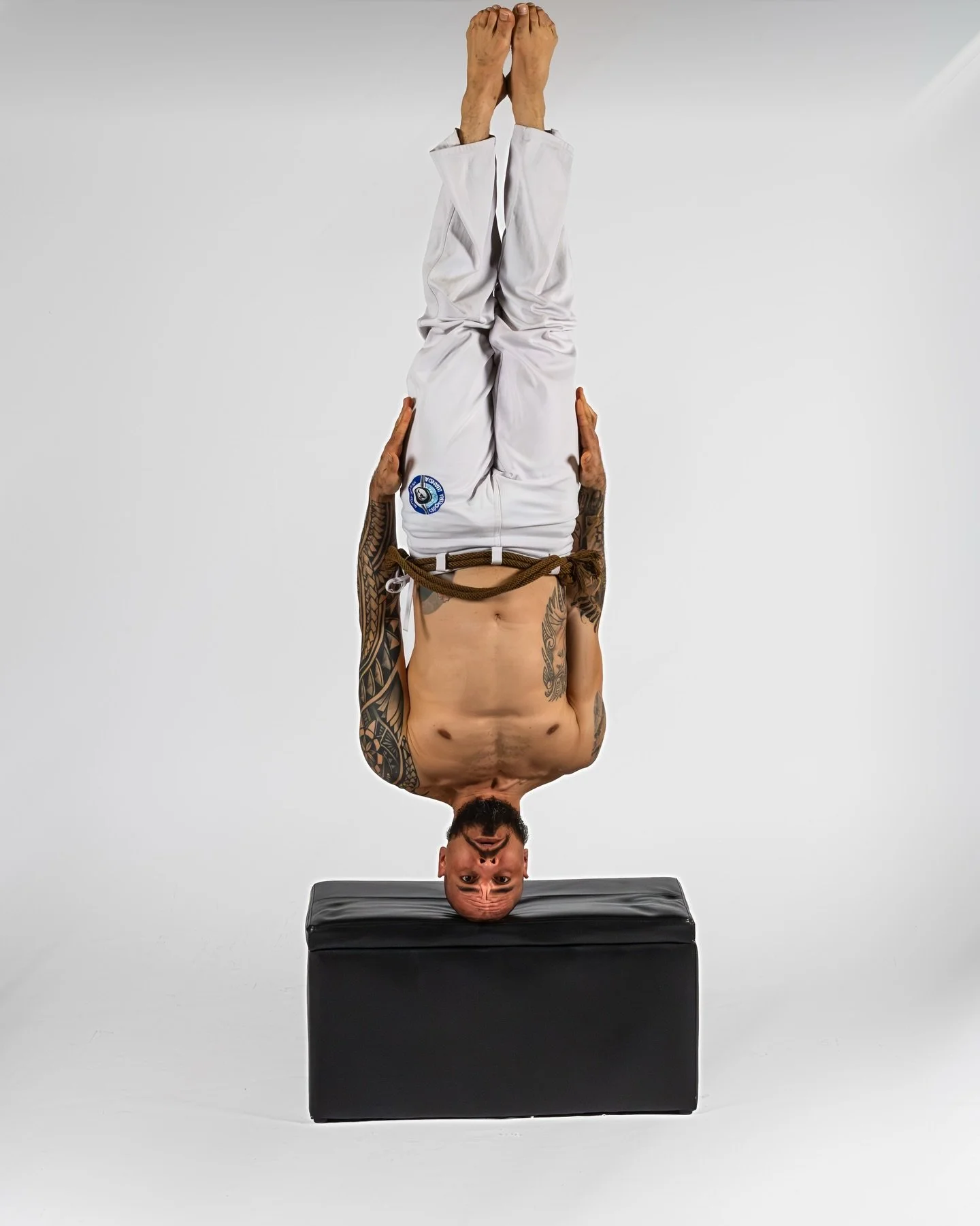 Amazing photo by @al3xmedia 

Strength is found in the moments between the moves. Whether it&rsquo;s finding balance in a headstand or flow in the Ginga, Capoeira is a life-long conversation with your own body.

schedule your photo shoot with the bes