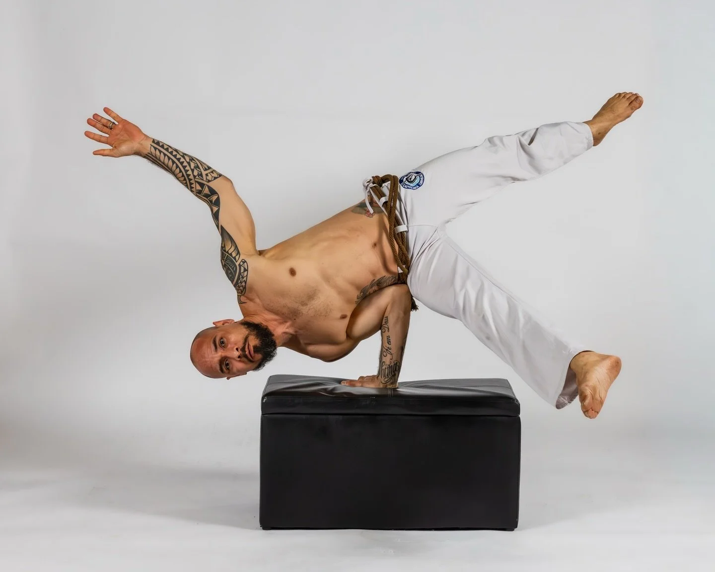 YES&hellip; Wake up and live 👊🏾 

Amazing photo by Mestre Metido @al3xmedia 
Check it out he&rsquo;s amazing work and reserve your appointment👊🏾

#wakeupandlive #capoeira #balan&ccedil;o #life