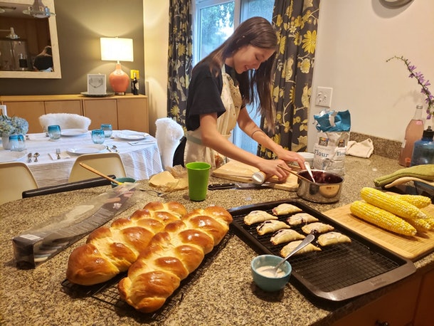 5493e59d-f40c-4609-acf2-6cfc6eaa66b7-christine-koh-laurel-baking.jpg